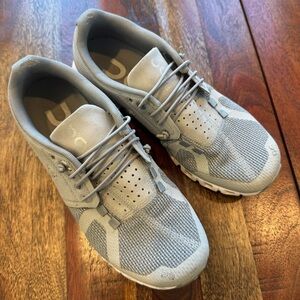 On Running Women's Light Grey Mesh On Cloud 6 Athletic Sneakers